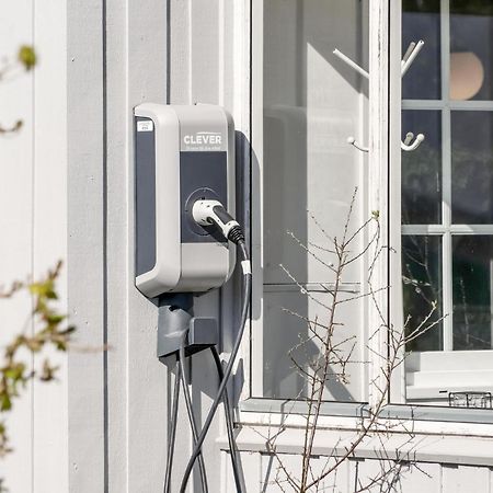 Beach Front Home In Sjolund With Kitchen 外观 照片