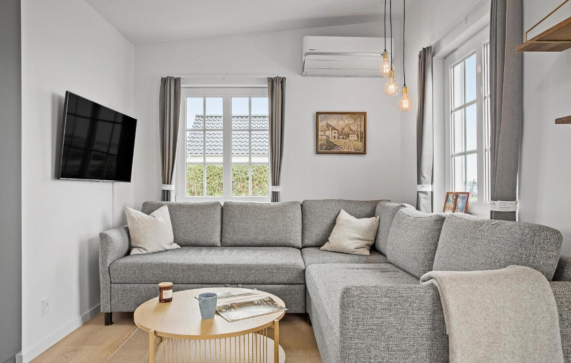 Beach Front Home In Sjolund With Kitchen 外观 照片